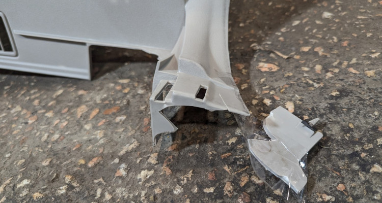  Боковина багажника правая Jeep Commander XK