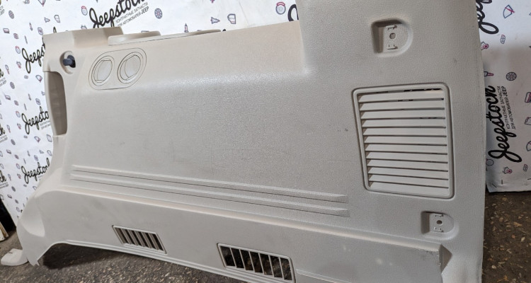  Боковина багажника правая Jeep Commander XK