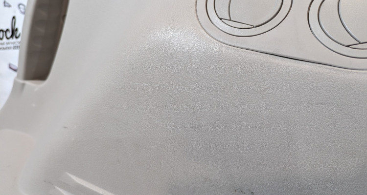  Боковина багажника правая Jeep Commander XK