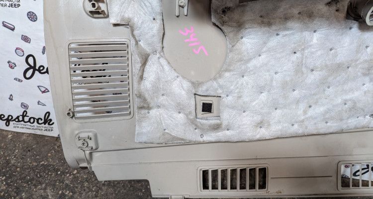  Боковина багажника правая Jeep Commander XK