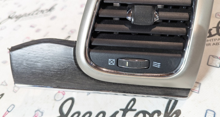  Воздушный дефлектор правый Jeep Grand Cherokee WK2