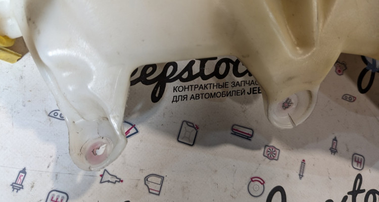 Бачок расширительный (1) Jeep Grand Cherokee WK2