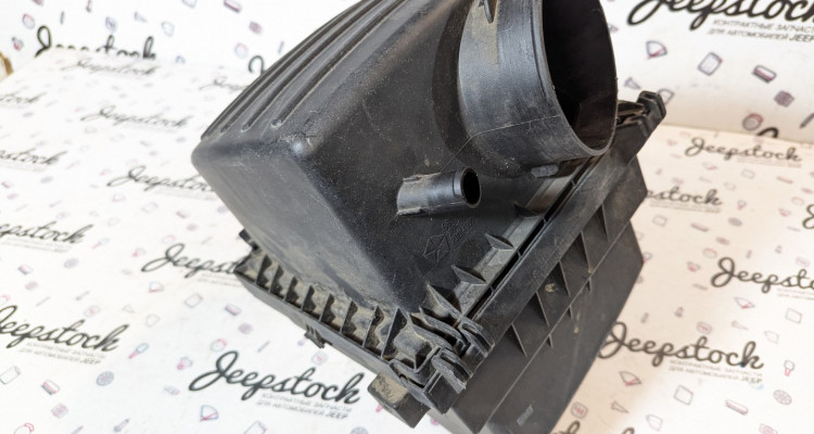  Корпус воздушного фильтра Jeep Grand Cherokee WK2