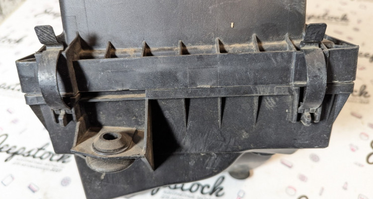  Корпус воздушного фильтра Jeep Grand Cherokee WK2