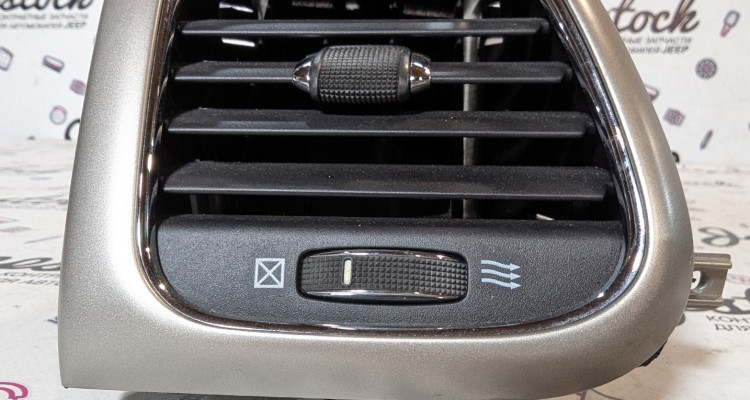  Воздушный дефлектор левый Jeep Grand Cherokee WK2