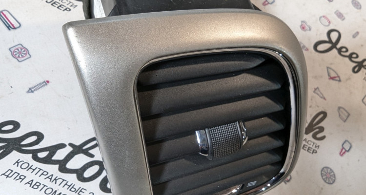  Воздушный дефлектор левый Jeep Grand Cherokee WK2