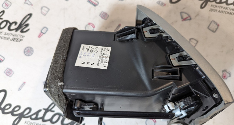  Воздушный дефлектор левый Jeep Grand Cherokee WK2