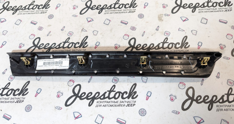  Накладка порога передняя правая Jeep Grand Cherokee WK2