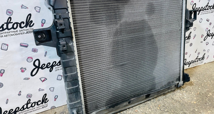  Радиатор 4.7 01-04 (1) Jeep Grand Cherokee WG-WJ