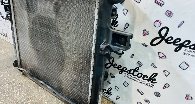  Радиатор 4.7 01-04 (1) Jeep Grand Cherokee WG-WJ
