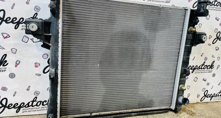  Радиатор 4.7 01-04 (1) Jeep Grand Cherokee WG-WJ