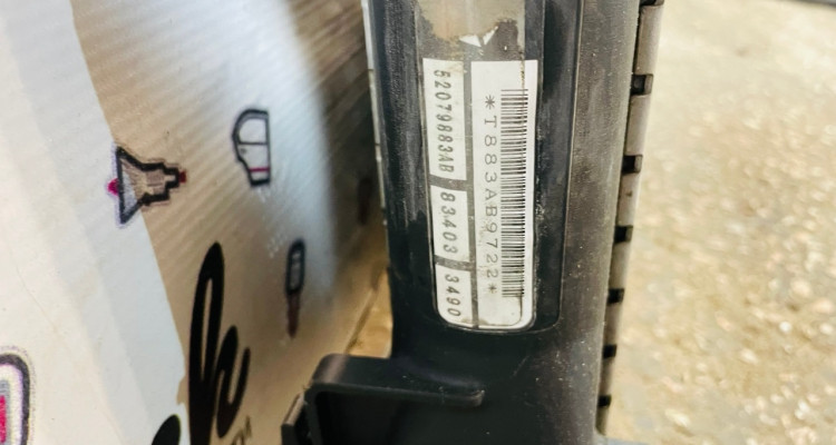  Радиатор 4.7 01-04 (1) Jeep Grand Cherokee WG-WJ