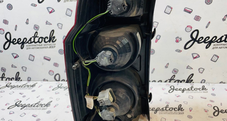  Фонарь задний правый Jeep Commander XK-XH
