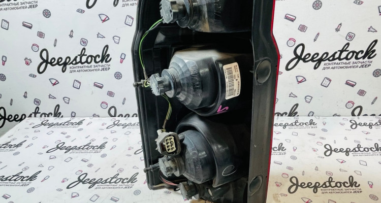  Фонарь задний правый Jeep Commander XK-XH