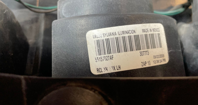  Фонарь задний левый Jeep Commander XK-XH