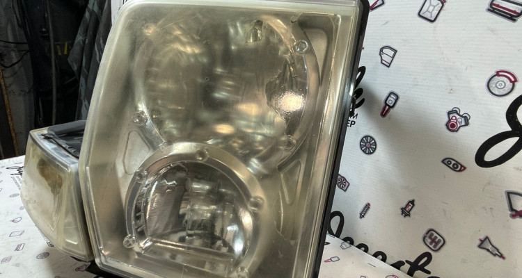  Фара правая Jeep Commander XK-XH