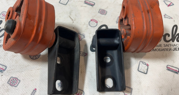  Подвес глушителя комплект Jeep Grand Cherokee WK2