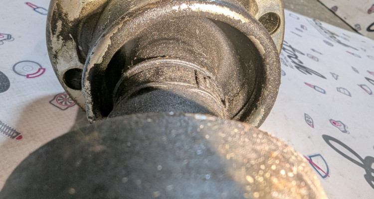  Кардан передний 5.7 Jeep Grand Cherokee WK2