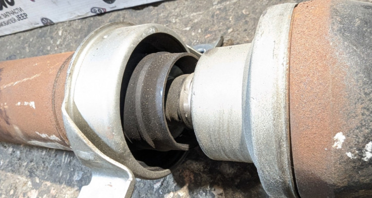  Кардан задний 5.7 Jeep Grand Cherokee WK2