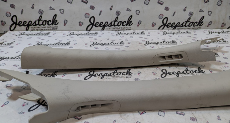  Накладки на передние стойки (пара) Jeep Grand Cherokee WK2