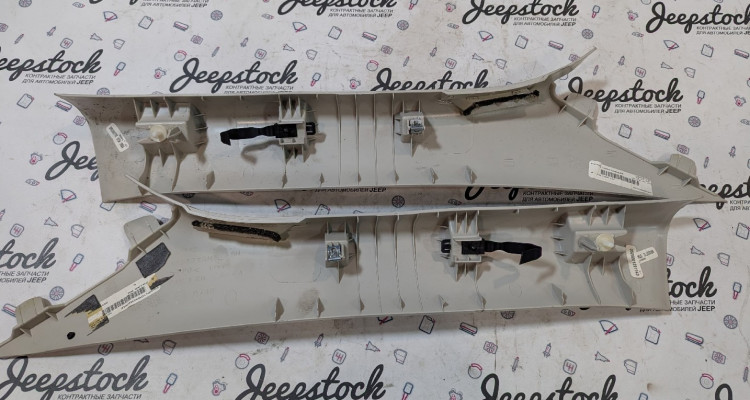  Накладки на передние стойки (пара) Jeep Grand Cherokee WK2