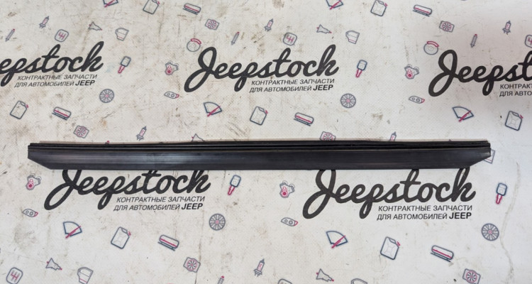  Уплотнительная резинка двери задняя нижняя Jeep Cherokee XJ