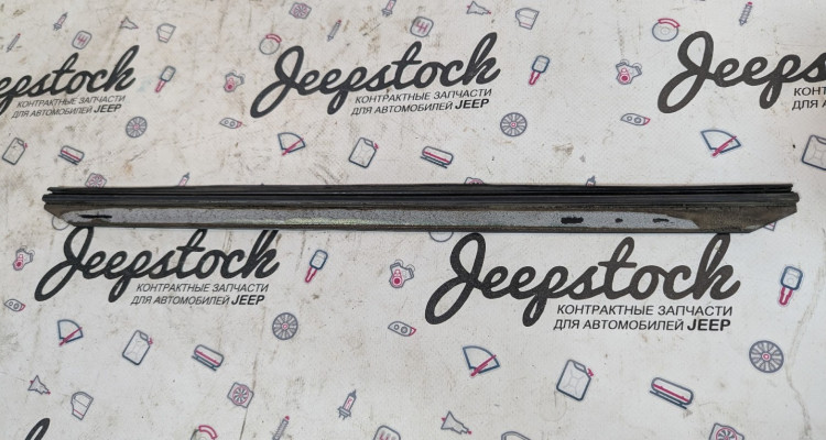  Уплотнительная резинка двери задняя нижняя Jeep Cherokee XJ