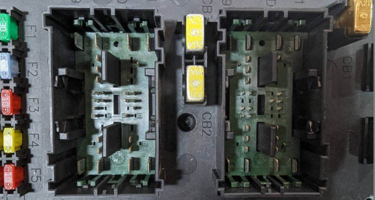  Блок предохранителей 56049916AA Jeep Commander XK