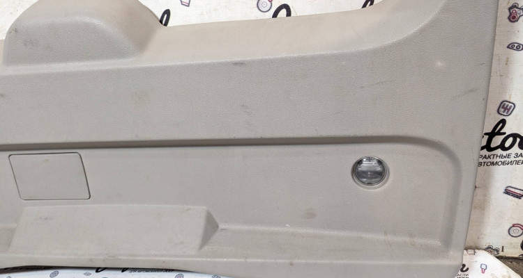  Обшивка 5ой двери (Greystone) Jeep Commander XK