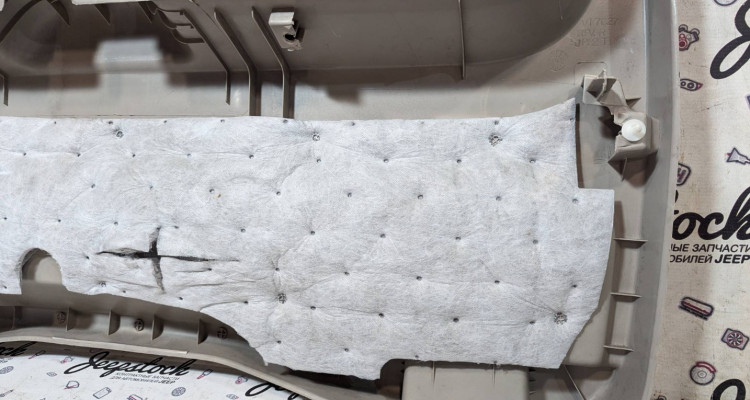 Обшивка 5ой двери (Greystone) Jeep Commander XK