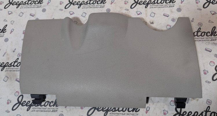 Крышка под рулевой колонкой RHD (Greystone) Jeep Commander XK