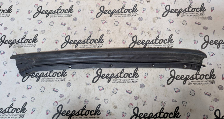  Молдинг лобового стекла левый Jeep Commander XK