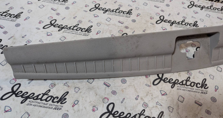  Накладка замка багажника Jeep Commander XK