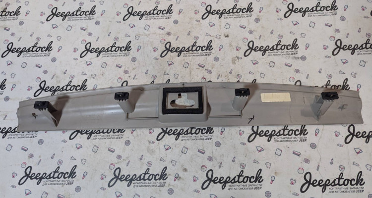  Накладка замка багажника Jeep Commander XK