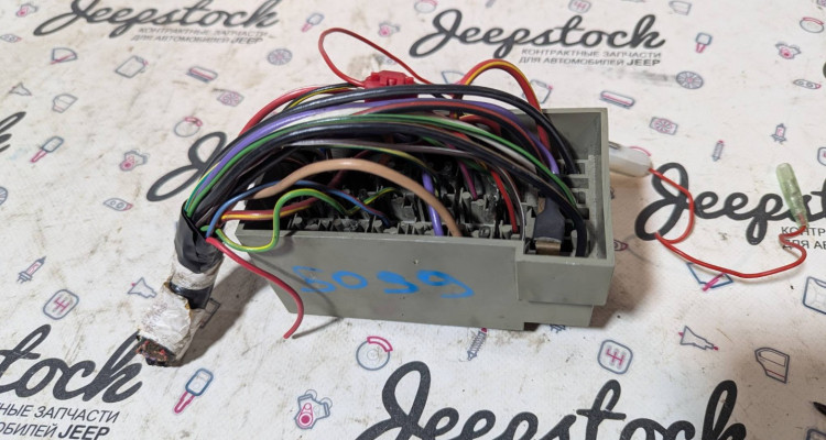  Блок предохранителей салонный 92-95 (1) Jeep Cherokee XJ