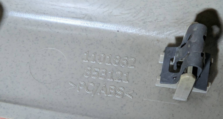  Окантовка со шторкой левого люка Jeep Commander XK