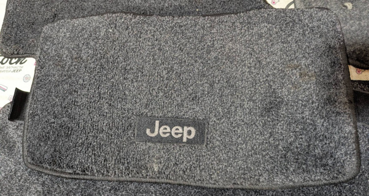  Коврики салонные комплект Jeep Commander XK