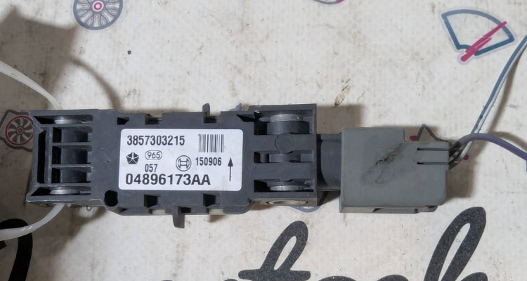  Датчик удара 04896173AA Jeep Grand Cherokee WH-WK