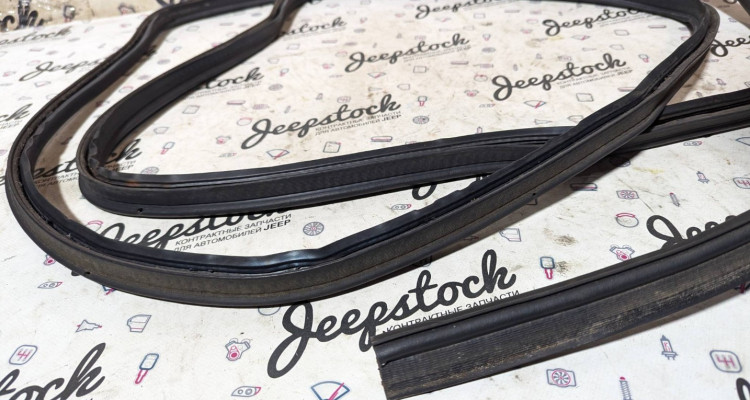  Уплотнительная резинка 5-ой двери 92-95 Jeep Cherokee XJ