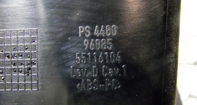 Крышка бардачка RHD (Sandstone) Jeep Grand Cherokee WG-WJ, оригинальный номер производителя 55116104 OEM Крышка бардачка RHD (Sandstone)