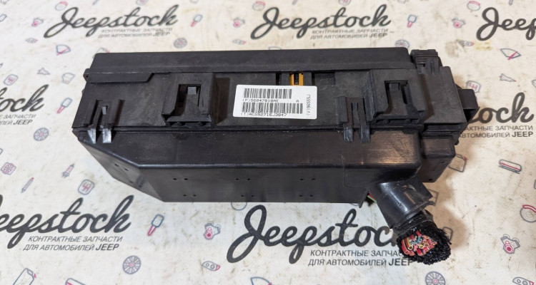  Блок предохранителей и реле моторный 56047818AE Jeep Commander XK
