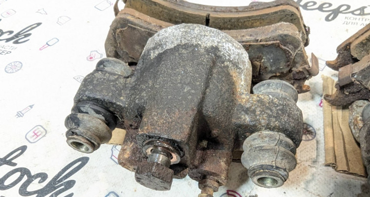  Суппорта тормозные задние (пара) Jeep Grand Cherokee ZG-ZJ