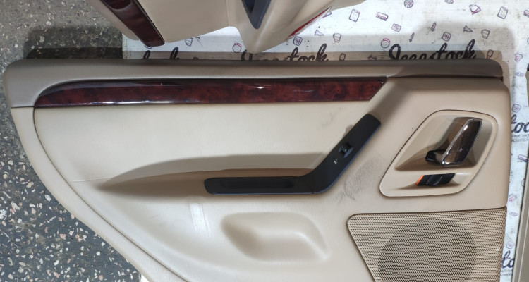Комплект дверных карт обшивок (Sandstone) Jeep Grand Cherokee WG-WJ, оригинальный номер производителя 5GL311T5AG, 5GY611T5AK, 5GY601T5AK, 5GL301T5AG OEM Комплект дверных карт обшивок (Sandstone)