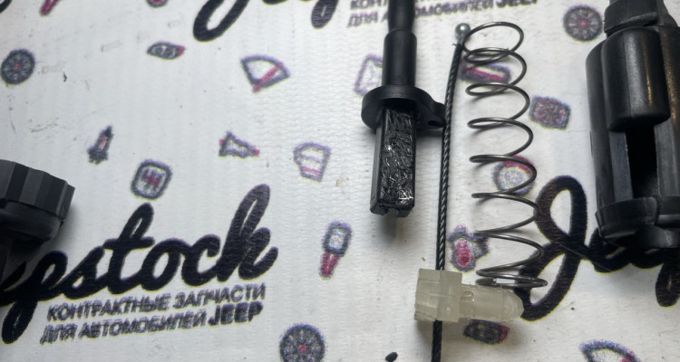 Тросик лючка бензобака с ручкой Jeep Grand Cherokee ZG-ZJ, оригинальный номер производителя 55030119, 55032190 OEM Тросик лючка бензобака с ручкой Jeep Grand Cherokee ZG-ZJ