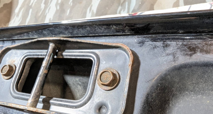 Капот черный Jeep Grand Cherokee ZG-ZJ, оригинальный номер производителя 55033810 OEM Капот черный