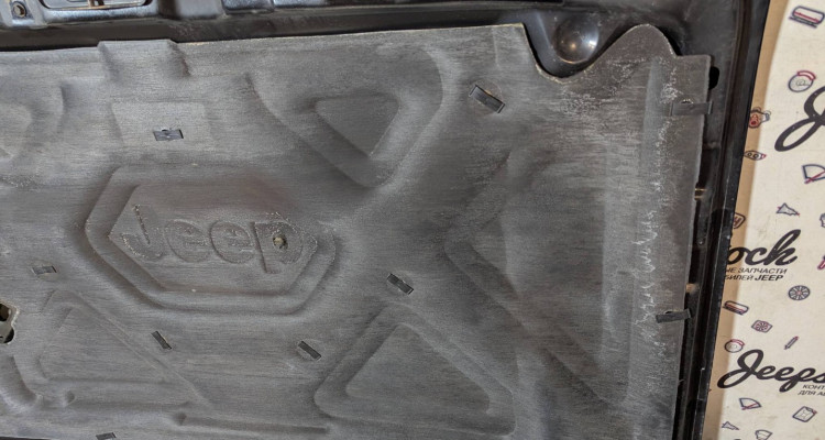 Капот черный Jeep Grand Cherokee ZG-ZJ, оригинальный номер производителя 55033810 OEM Капот черный