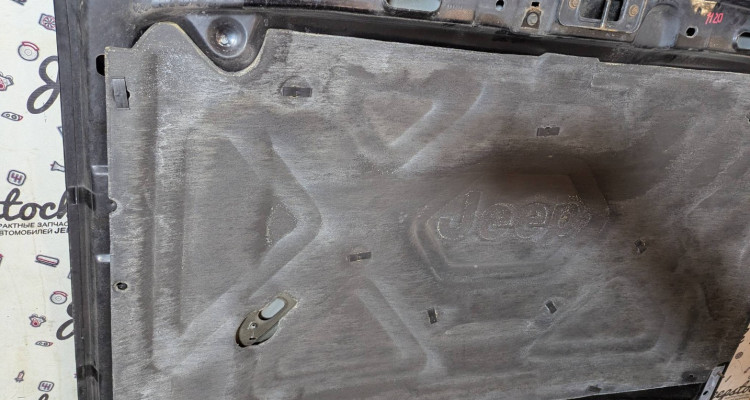 Капот черный Jeep Grand Cherokee ZG-ZJ, оригинальный номер производителя 55033810 OEM Капот черный